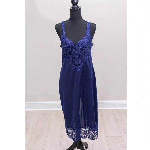 Vintage Vanity Fair Nightgown/Slip - Picture 4 of 6